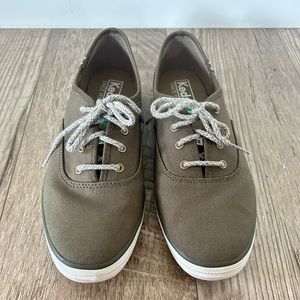 Classic Keds olive green canvas lace up sneakers. Size 8. Like new condition.
